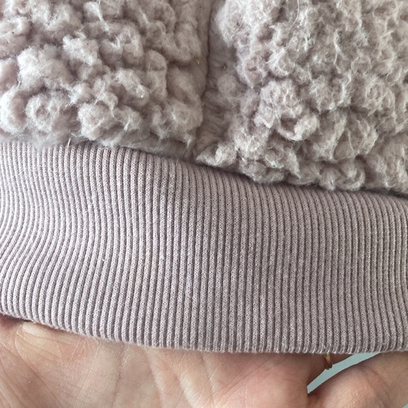 Pink fuzzy vest - Picture 4 of 5